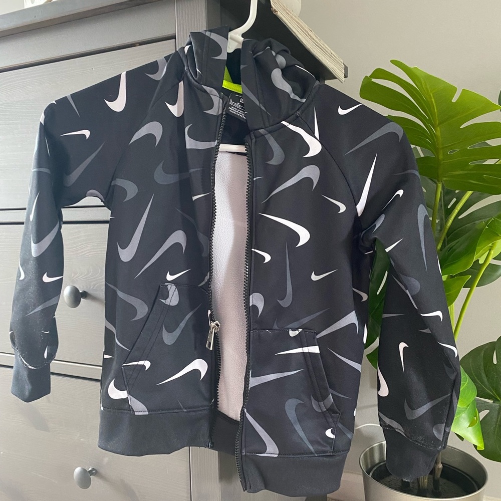 Nike Dri Fit Boys Medium Fleece Zipper Jacket